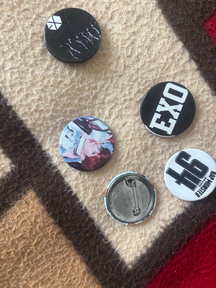 İdol kore grupları Rozetleri EXO BTS rap monster kore grupları - Görsel 2