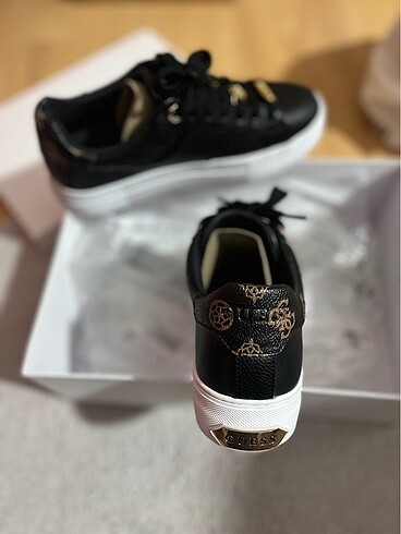Guess Guess Sneaker