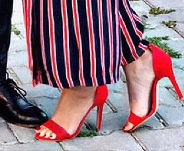 Zara Kırmızı Süet Ayakkabı