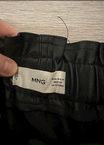 MNG Kadın Siyah Deri Mini Şort - Görsel 4