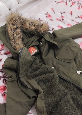 Kadın Uzun Kamuflaj Desenli Kürklü Mont - Görsel 2