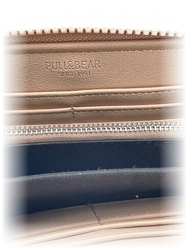 Beden Pull and Bear Cüzdan %70 İndirimli.