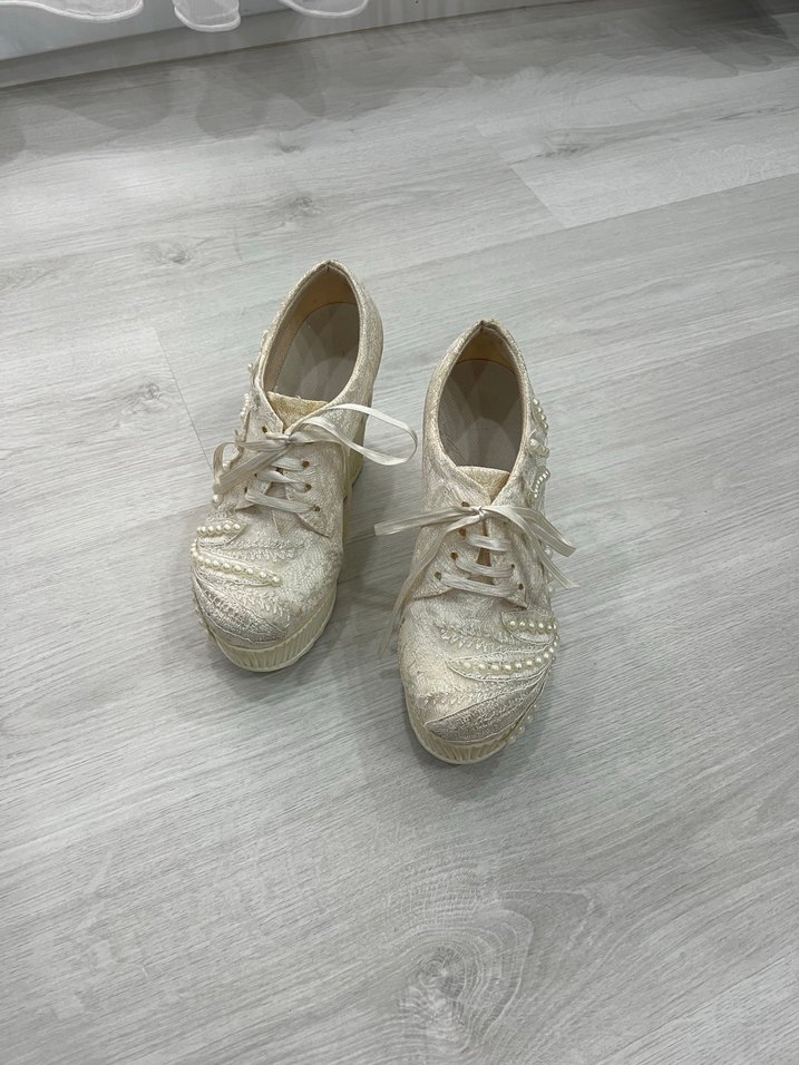 Dantel İşlemeli ve incili Beyaz Dolgu Topuklu Gelin Ayakkabısı - Görsel 2