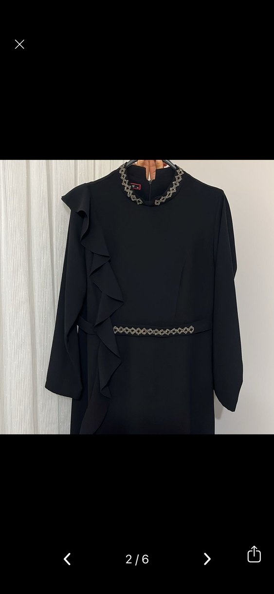 Zincir Detaylı Siyah Uzun Kollu Uzun Elbise - Görsel 2