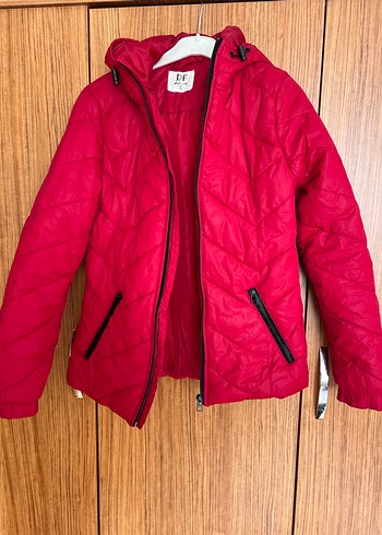 Kırmızı Kadın Kapüşonlu Montu - Görsel 4