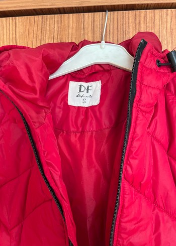 Kırmızı Kadın Kapüşonlu Montu - Görsel 3