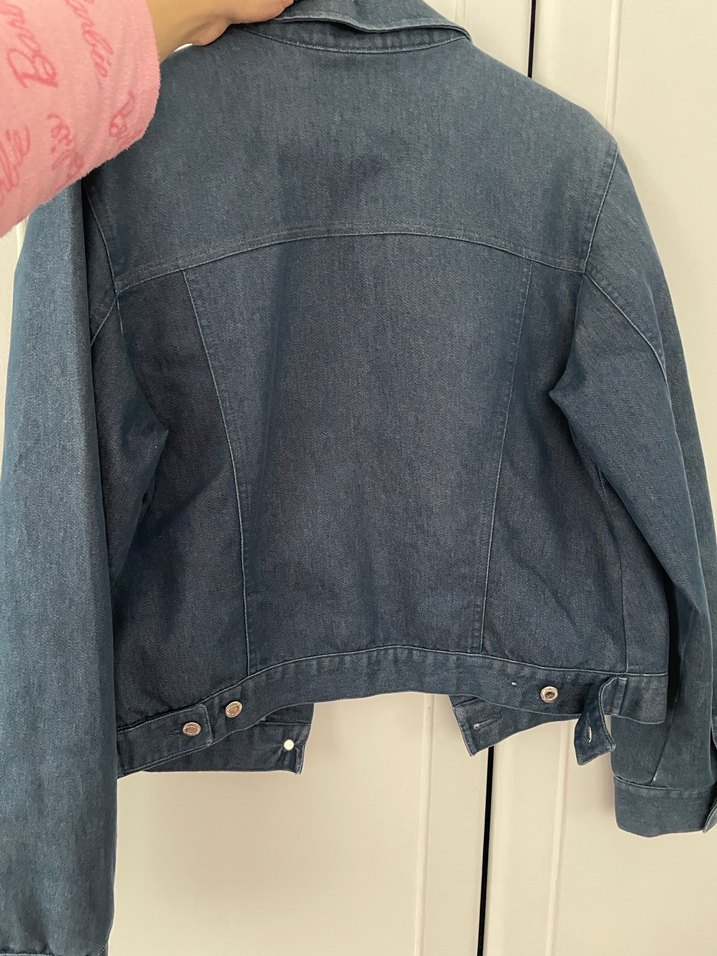 Gri düğmeli kadın kot ceket - Görsel 2