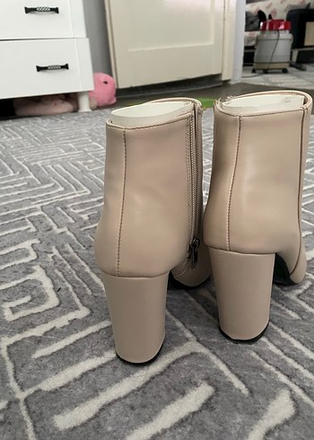 Bej Deri Fermuarlı Kadın Topuklu Bot - Görsel 5