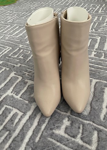 Bej Deri Fermuarlı Kadın Topuklu Bot - Görsel 3