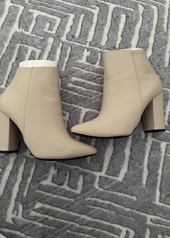 Bej Deri Fermuarlı Kadın Topuklu Bot - Görsel 2
