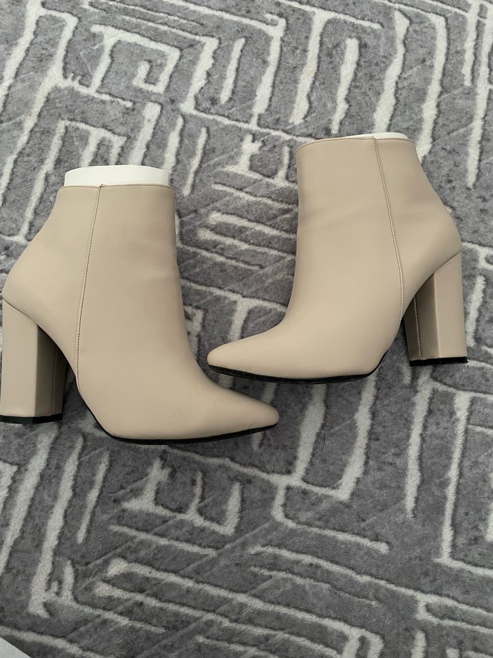 Bej Deri Fermuarlı Kadın Topuklu Bot - Görsel 2