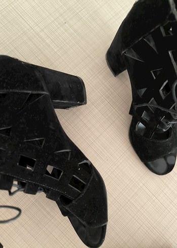 Siyah Süet Desenli Gotik Topuklu Ayakkabı - Görsel 3