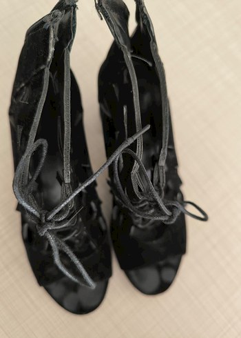 Siyah Süet Desenli Gotik Topuklu Ayakkabı - Görsel 2