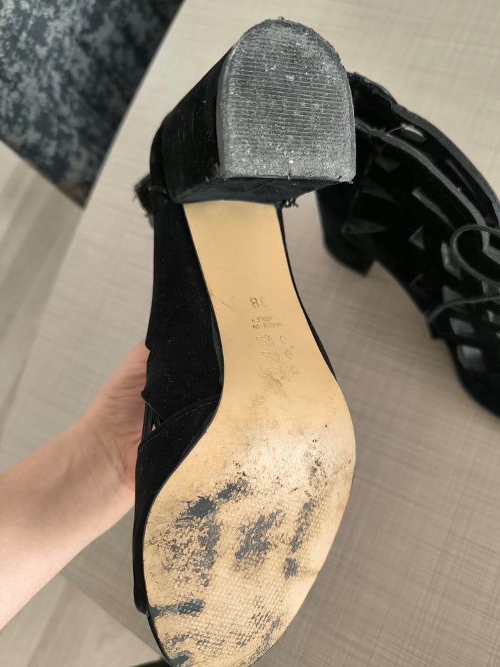 Siyah Süet Desenli Gotik Topuklu Ayakkabı - Görsel 4