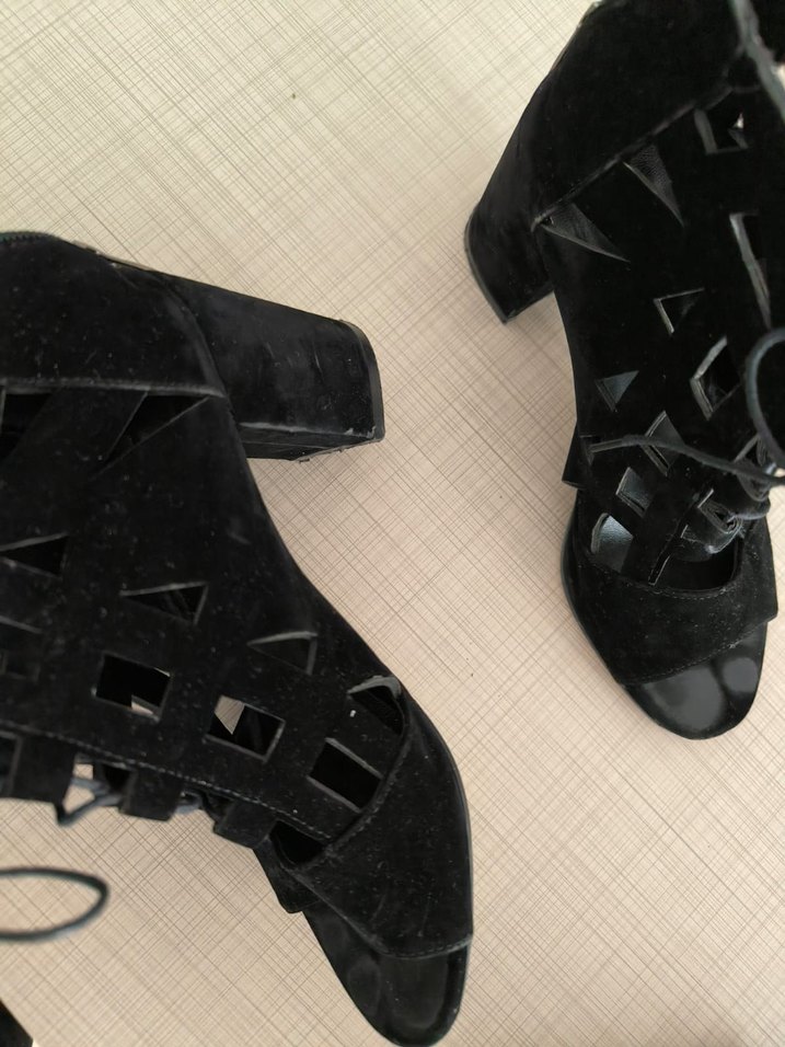 Siyah Süet Desenli Gotik Topuklu Ayakkabı - Görsel 3