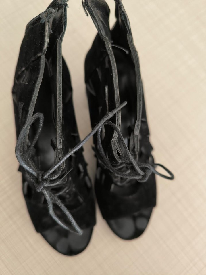 Siyah Süet Desenli Gotik Topuklu Ayakkabı - Görsel 2