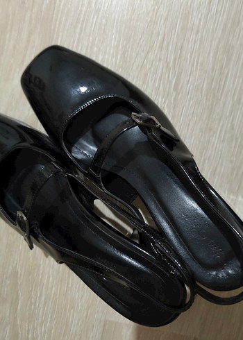 Klasik Siyah Tokalı Topuklu Ayakkabı - Görsel 3