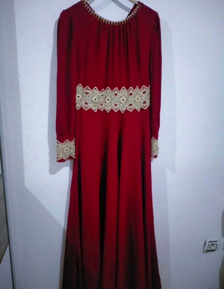 Kırmızı abiye elbise bazı taşları yok - Görsel 4