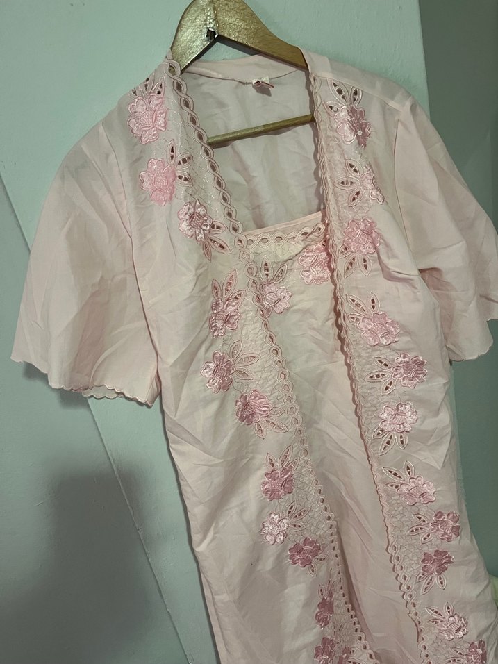 Gecelik Pembe İşlemeli Kısa Kollu Uzun Kadın Elbisesi - Görsel 2