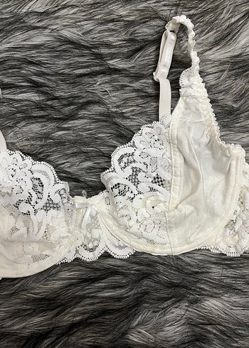 Beyaz Minimalist Midi Sütyen - Görsel 3