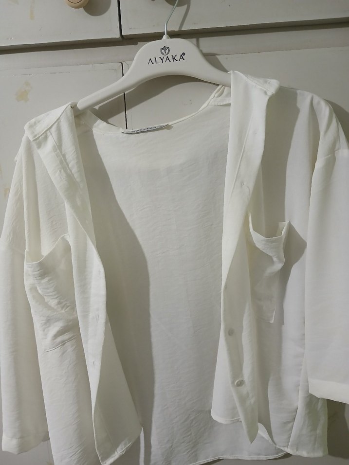 Kadın Beyaz Keten V Yaka Düğmeli Gömlek - Görsel 3