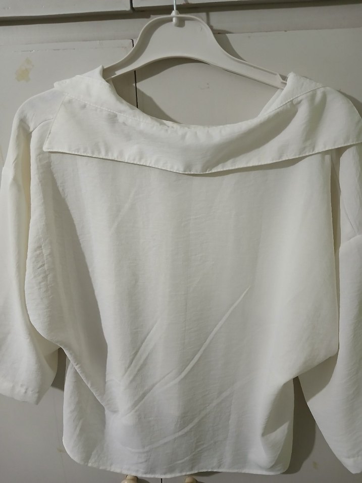 Kadın Beyaz Keten V Yaka Düğmeli Gömlek - Görsel 2