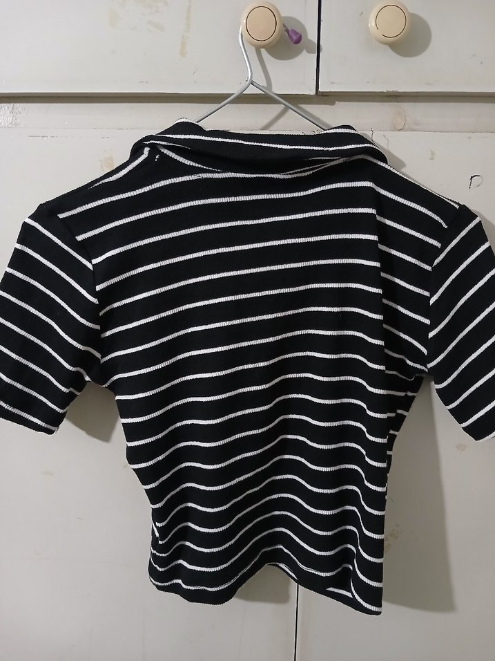 Fermuarli Siyah Beyaz Çizgili Kadın Tişört - Görsel 2