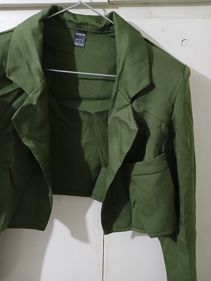 Yeşil Kadın omuz vatkali cepli crop ceket - Görsel 4