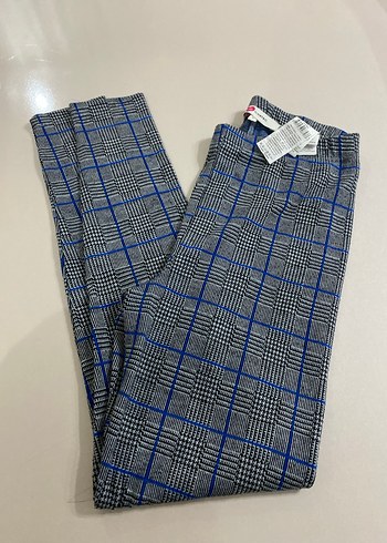 Gri Ekose Desenli Rahat Kesim Kadın Pantolon tayt formunda - Görsel 2