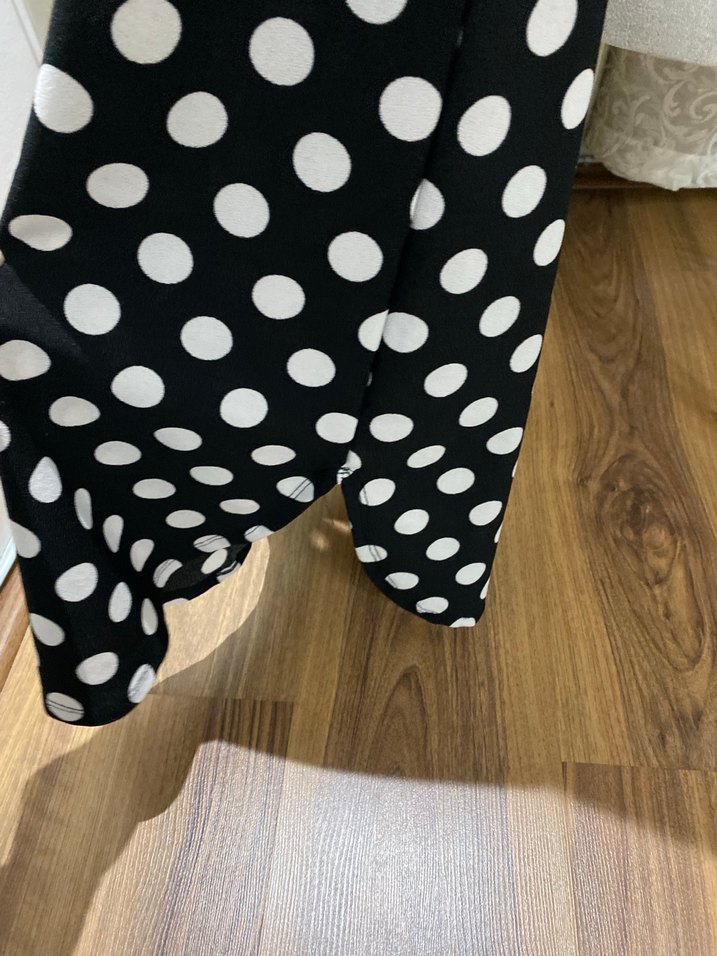 Siyah Beyaz PuantiyeliAskılı Elbise - Görsel 4