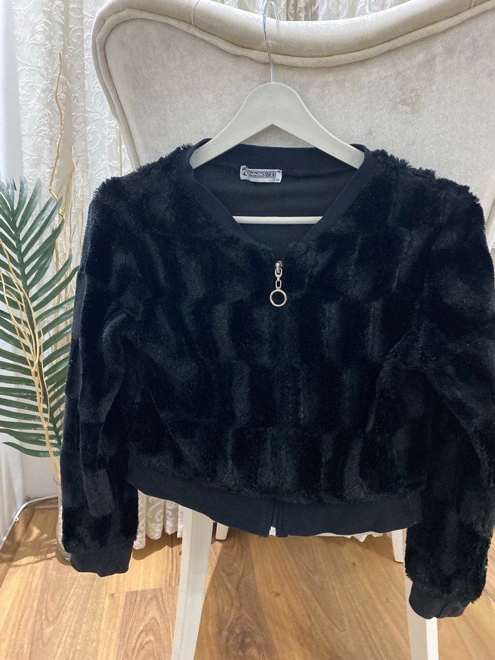 Siyah Kadın Kısa Kürk Detaylı Sweatshirt - Görsel 4