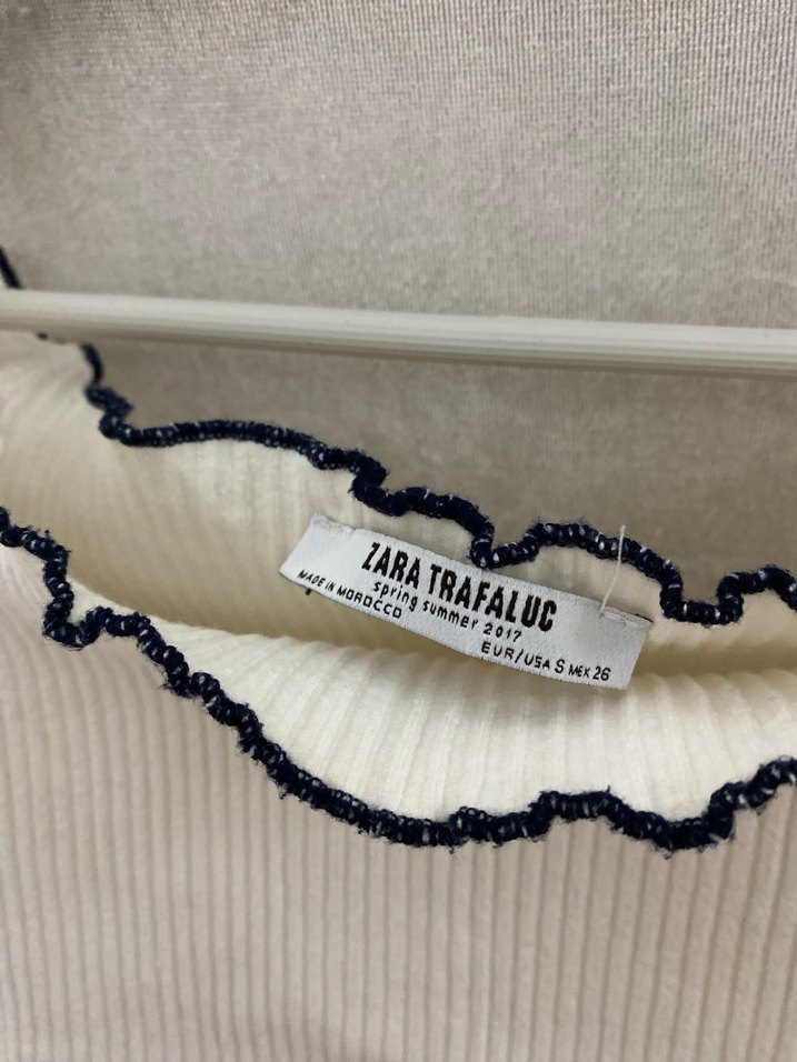 Kısa Kollu Beyaz Triko Bluz - Görsel 3