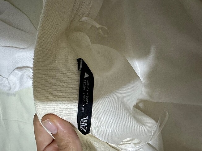 l Beden beyaz Renk Zara stok oyt olan bomber ceket