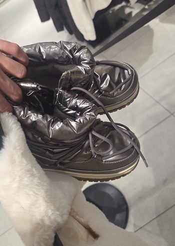 Kız Çocuk Beyaz Kürklü Yelek - Görsel 3