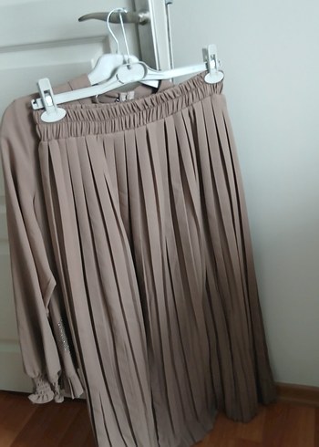 Bej Pilili Uzun Kadın Etek ve gömlek tarzı üst - Görsel 2