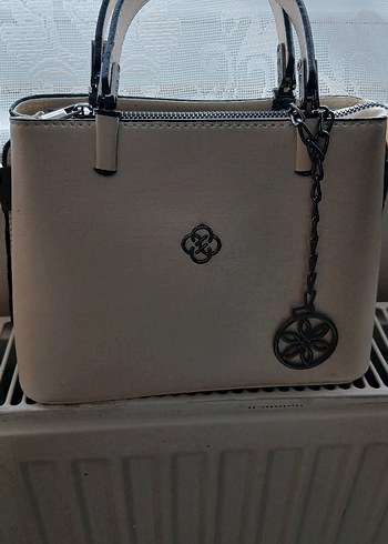 Zincir Detaylı Beyaz Deri Kadın Çanta - Görsel 3