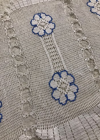 Mavi Çiçek İşlemeli Beyaz Dantel Runner - Görsel 2