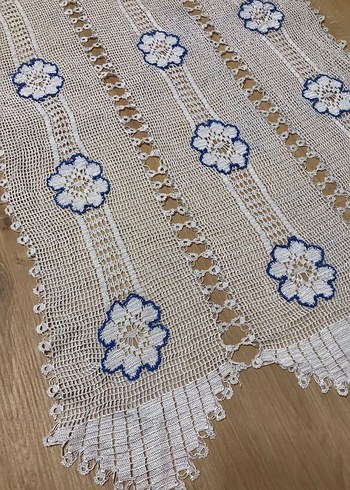 Mavi Çiçek İşlemeli Beyaz Dantel Runner - Görsel 3