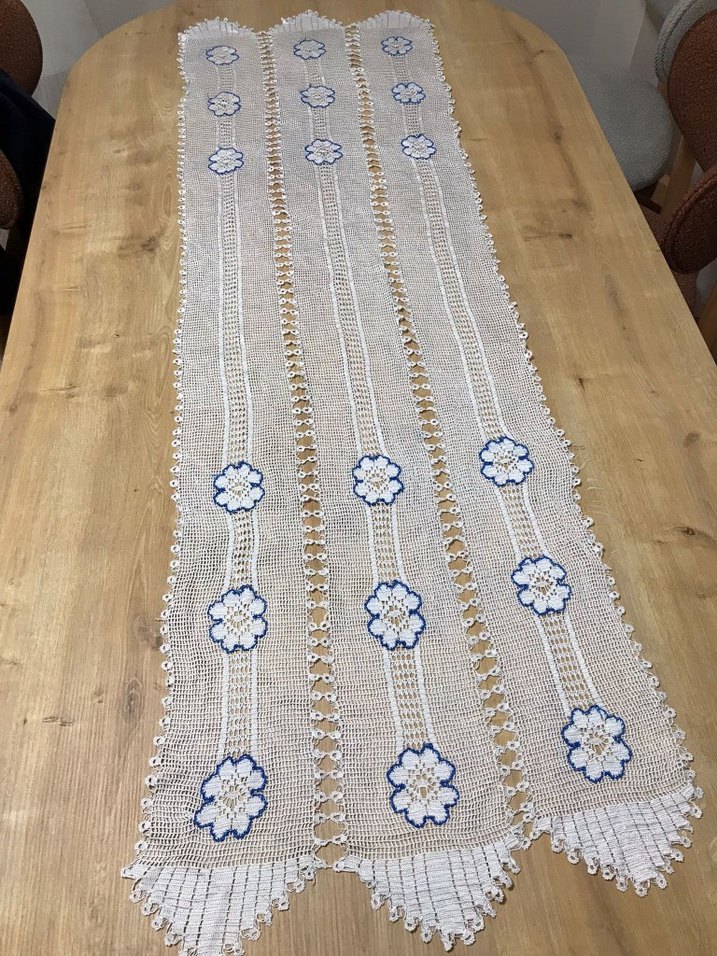 Mavi Çiçek İşlemeli Beyaz Dantel Runner - Görsel 4