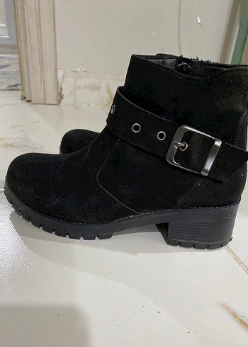 Siyah Süet Tokalı Kadın Topuklu Bot - Görsel 2