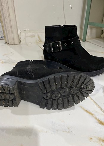 Siyah Süet Tokalı Kadın Topuklu Bot - Görsel 3