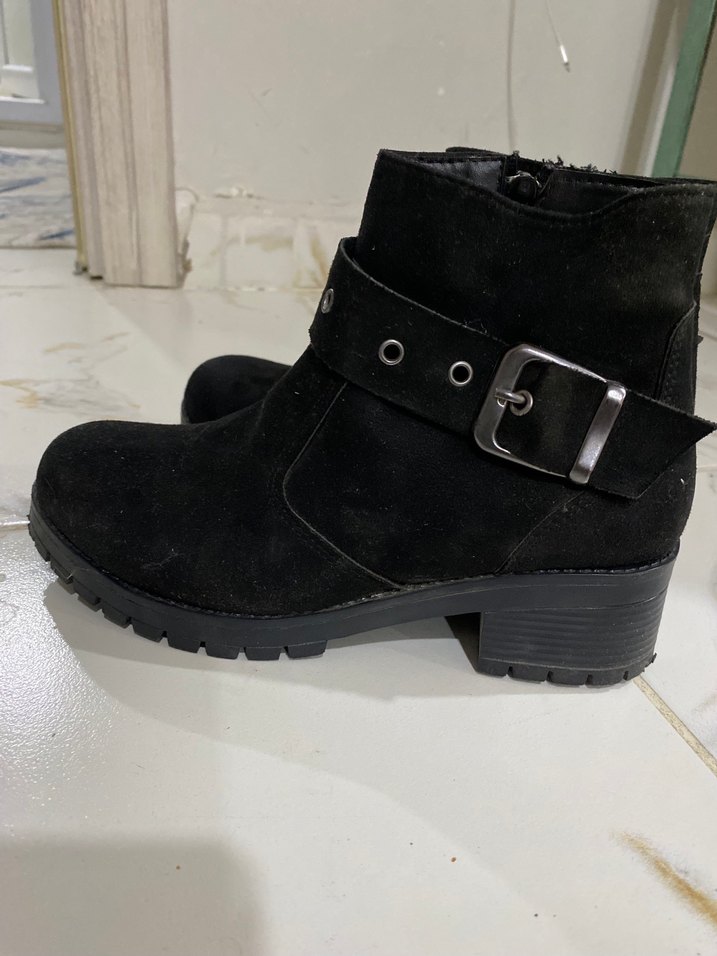 Siyah Süet Tokalı Kadın Topuklu Bot - Görsel 2