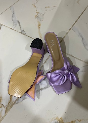 Mor Fiyonklu Kadın Topuklu Terlik - Görsel 2