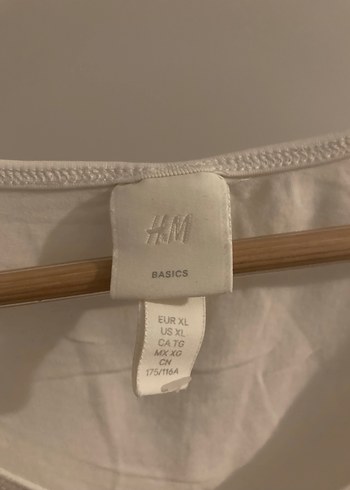 Beyaz V Yaka Kısa Kollu Pamuklu Tişört - Görsel 2