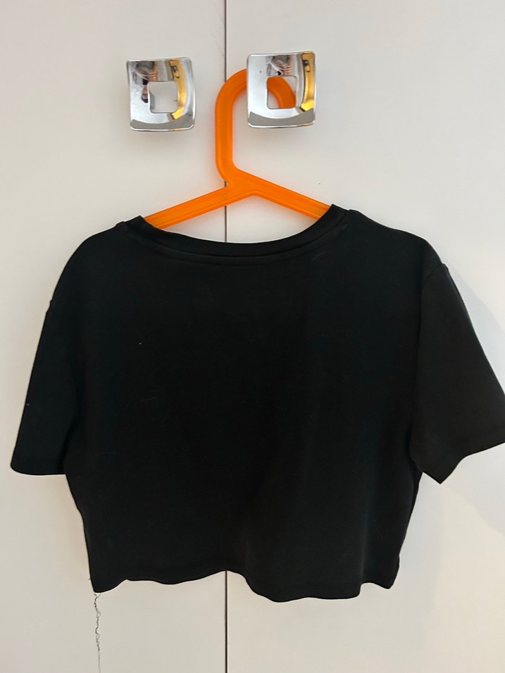 Siyah Kısa Kollu Crop Top - Görsel 2