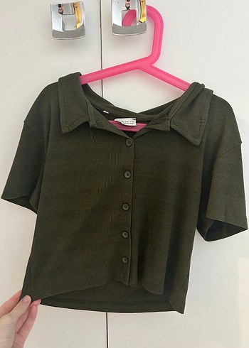 Yeşil renkte Düğmeli Kısa Kollu Bluz - Görsel 2