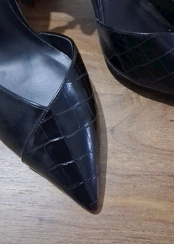 Mango Siyah Krokodil Desenli Tokalı Topuklu - Görsel 2