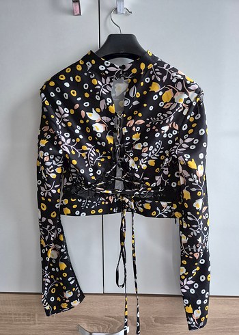 Sarı Desenli Yüksek Yakalı Kadın Bluz - Görsel 3