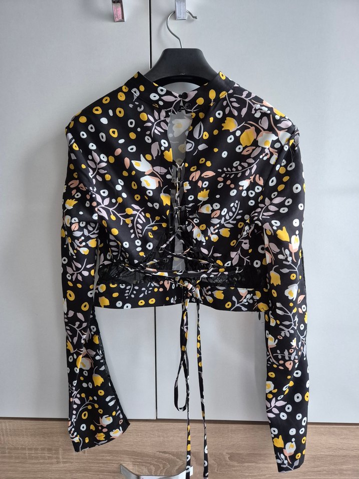 Sarı Desenli Yüksek Yakalı Kadın Bluz - Görsel 3