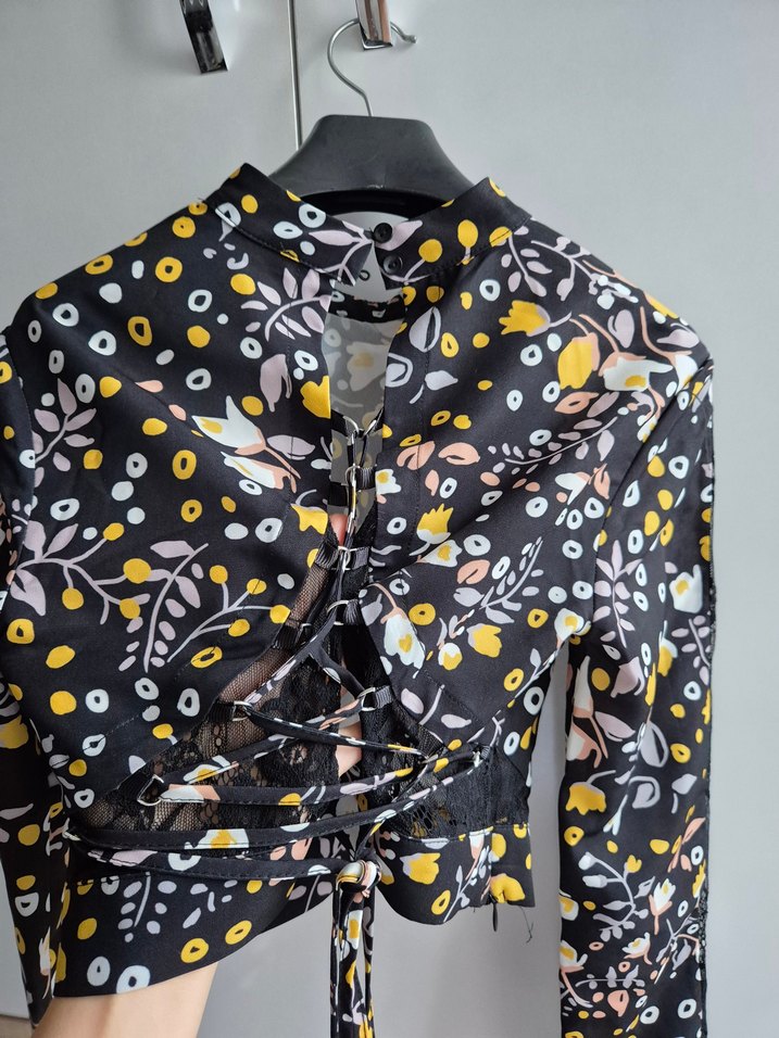 Sarı Desenli Yüksek Yakalı Kadın Bluz - Görsel 4